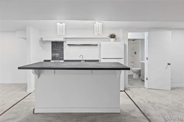 $299,900 | 1300 Edgewood Drive, Fairview Heights, IL 62208