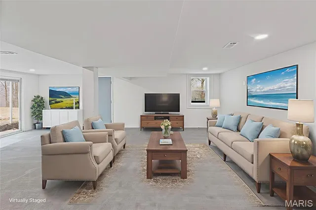 $299,900 | 1300 Edgewood Drive, Fairview Heights, IL 62208