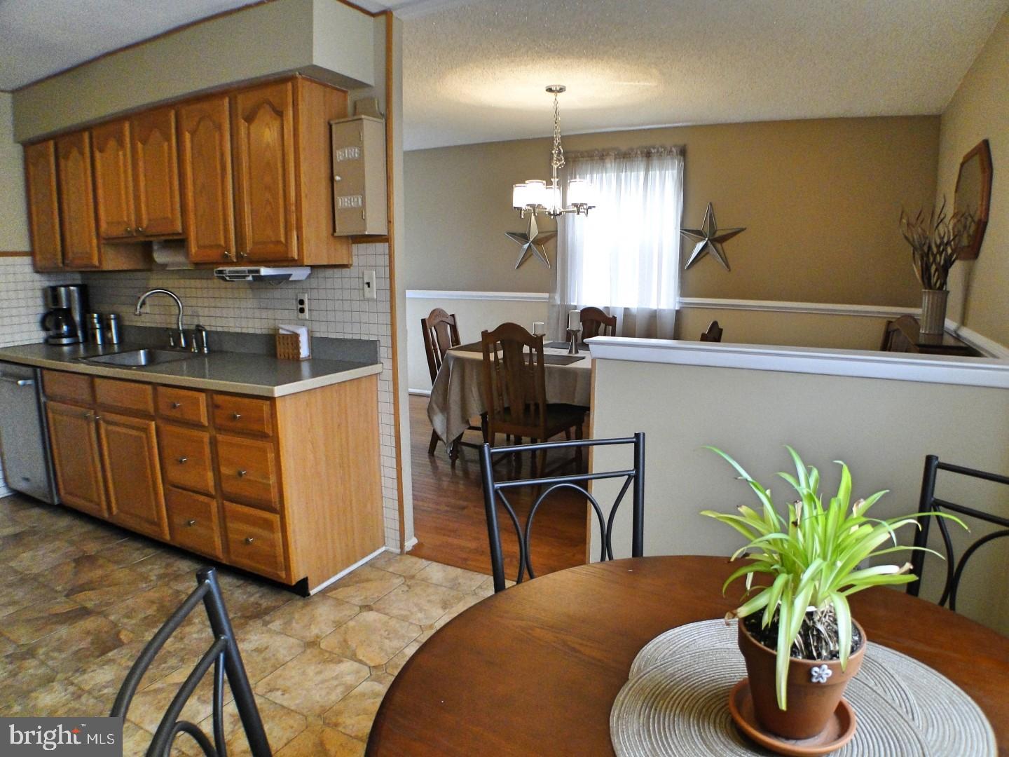 422 Rennard Street Philadelphia, PA 19116 - Photo 11 of 17 Kitchen