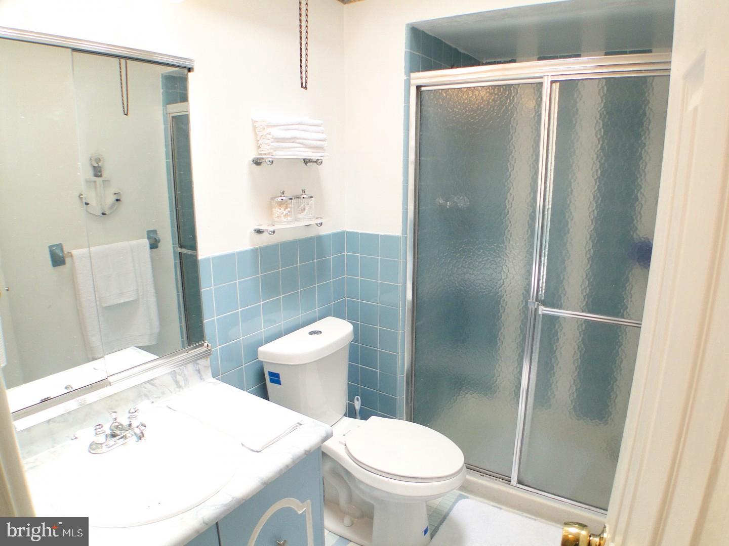 422 Rennard Street Philadelphia, PA 19116 - Photo 14 of 17 Bathroom