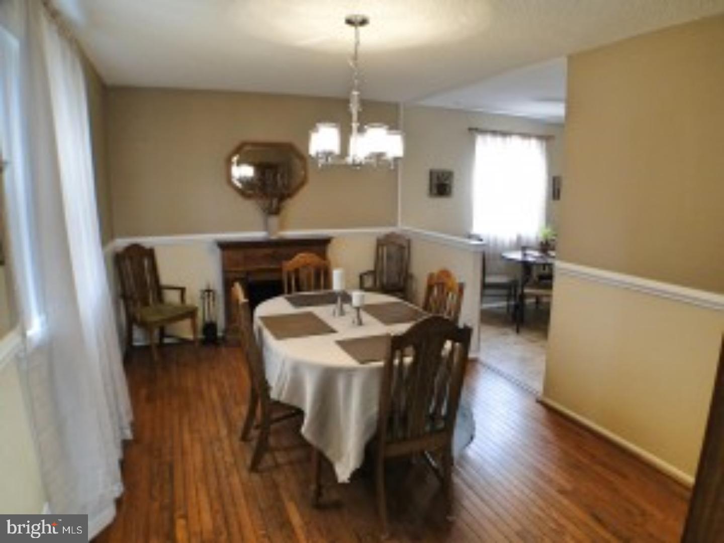 422 Rennard Street Philadelphia, PA 19116 - Photo 8 of 17 Dining Room