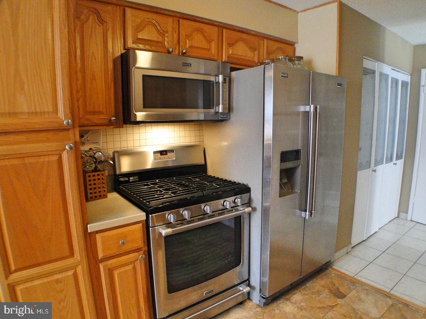 422 Rennard Street Philadelphia, PA 19116 - Photo 9 of 17 Kitchen