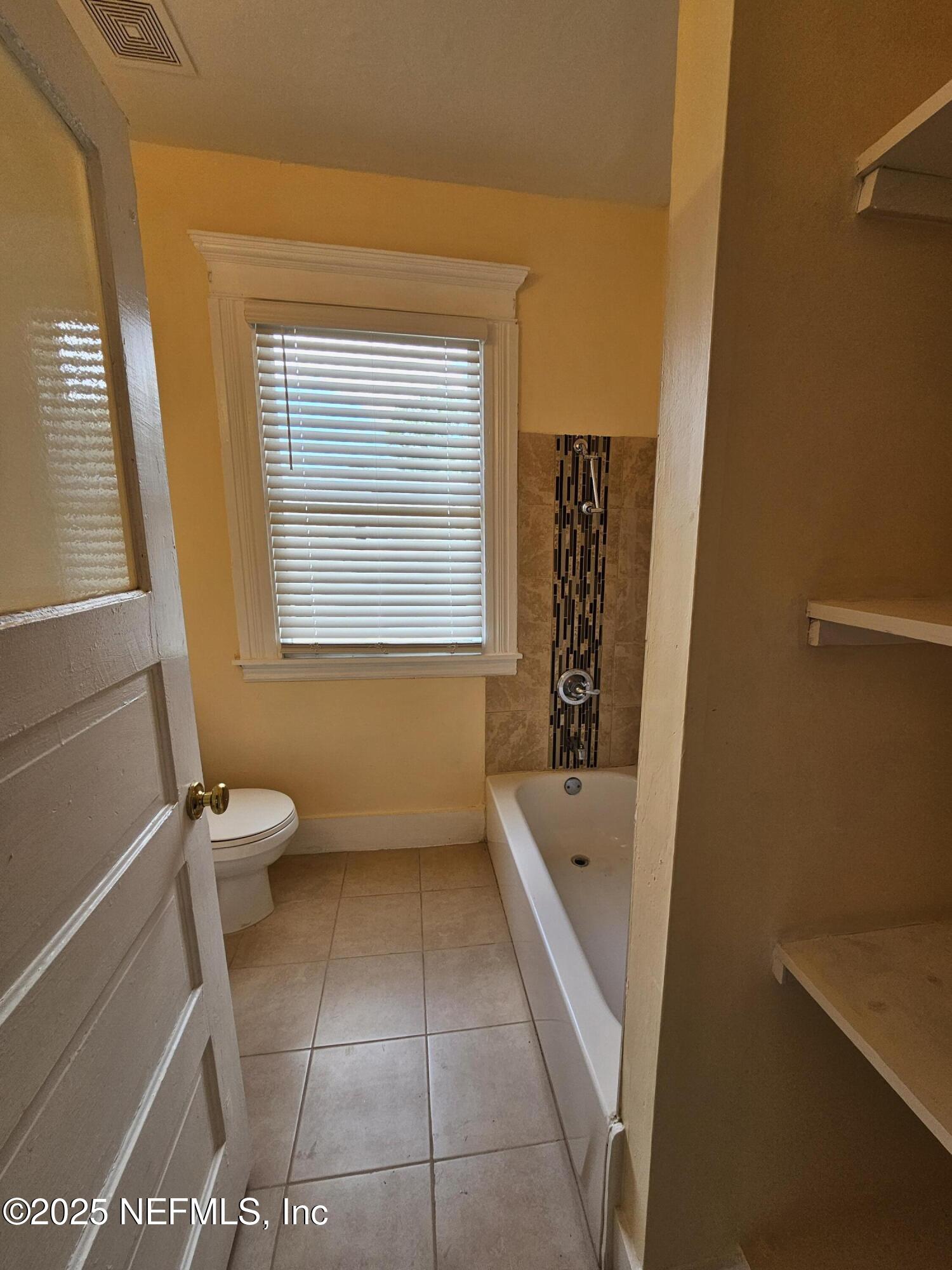 307 East 9th Street Jacksonville, FL 32206 - Photo 14 of 17 a bathroom with a sink a toilet and a bathtub