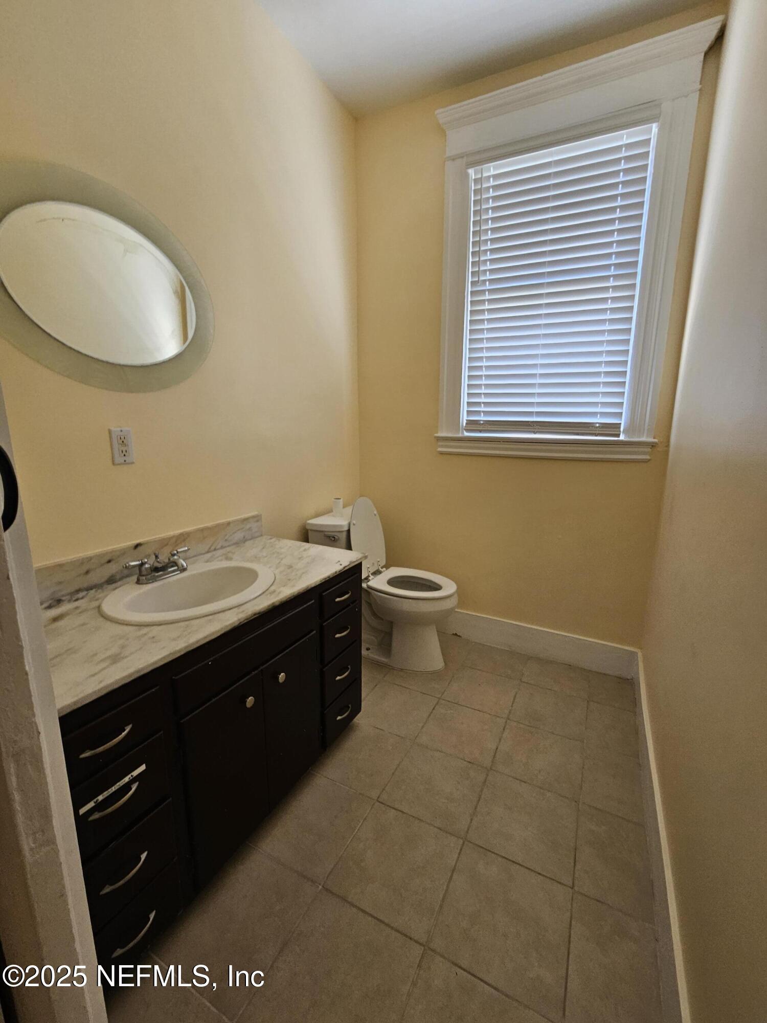 307 East 9th Street Jacksonville, FL 32206 - Photo 8 of 17 a bathroom with a sink vanity and a toilet