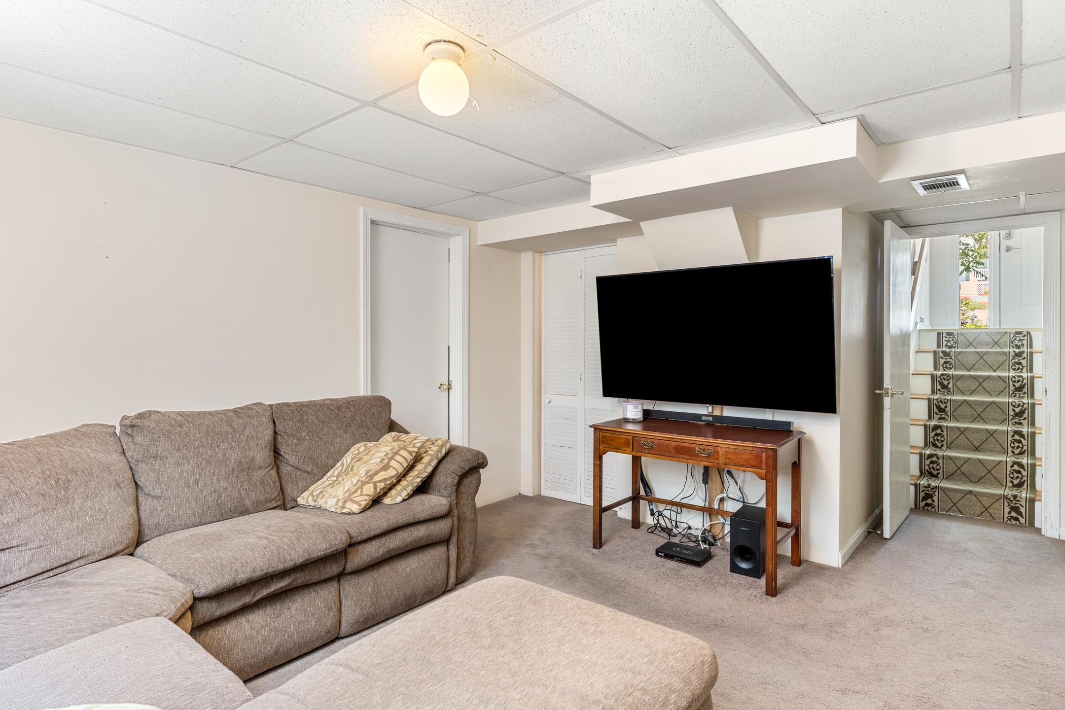 17 Wethersfield Road Nashua, NH 03062 - Photo 24 of 36
