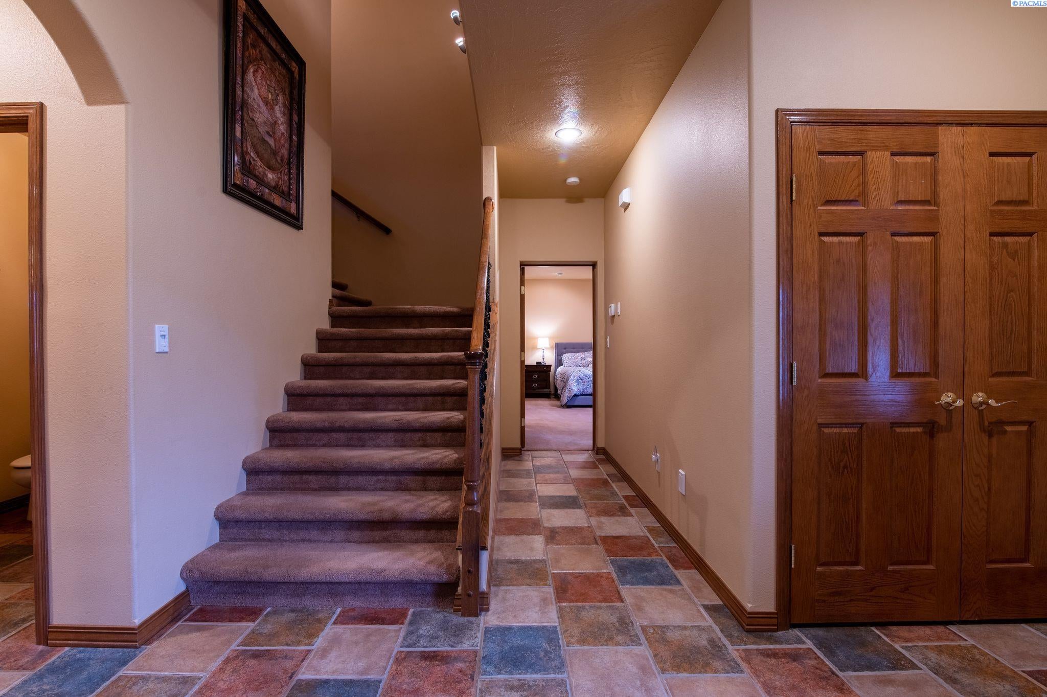 101301 East Ridgeview Drive Kennewick, WA 99338 - Photo 18 of 29 Gallery Image 18