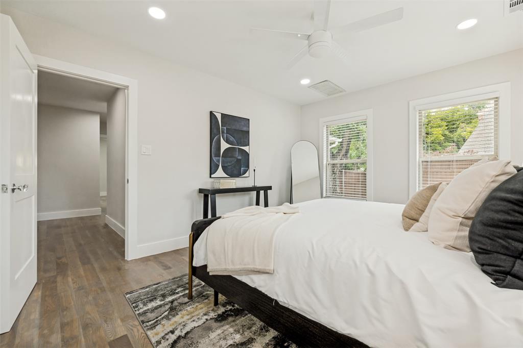 2006 Marydale Road Dallas, TX 75208 - Photo 25 of 40 Neutral color palette room featuring wood-finish flooring, recessed lighting, and a contemporary ceiling fan