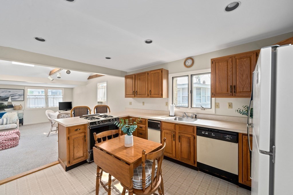 1 Woodland Circle Wareham, MA 02571 - Photo 6 of 21