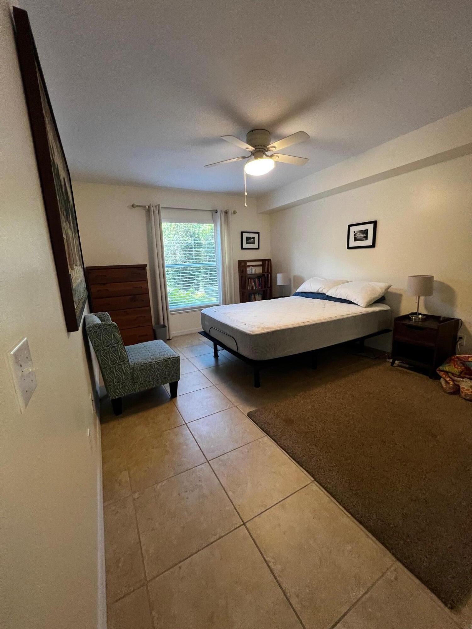 11195 Roseland Road, Unit 5 Sebastian, FL 32958 - Photo 4 of 10 a living room with furniture and a flat screen tv