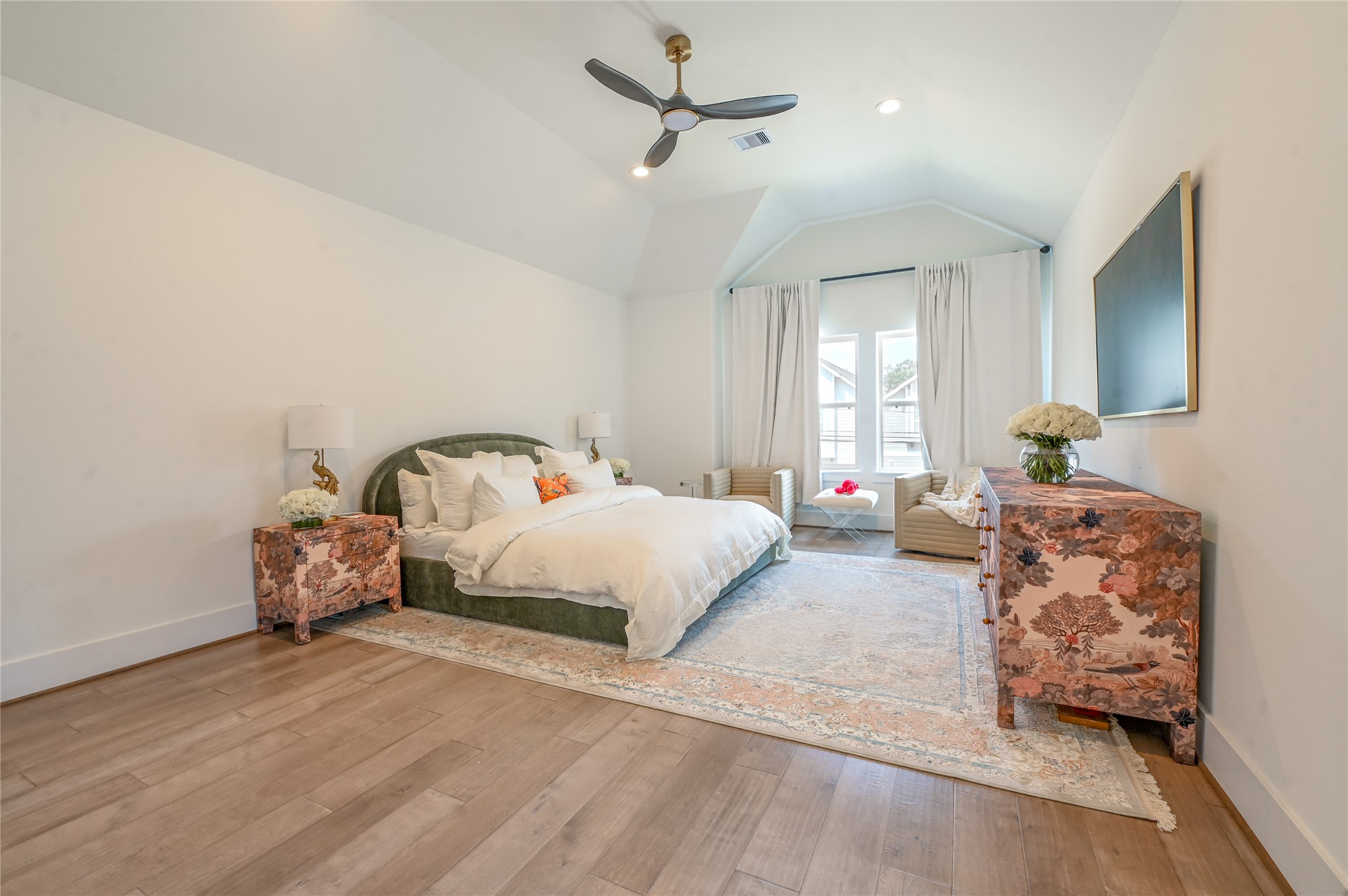 5233 Darling Street Houston, TX 77007 - Photo 15 of 34 a bedroom with bed and window