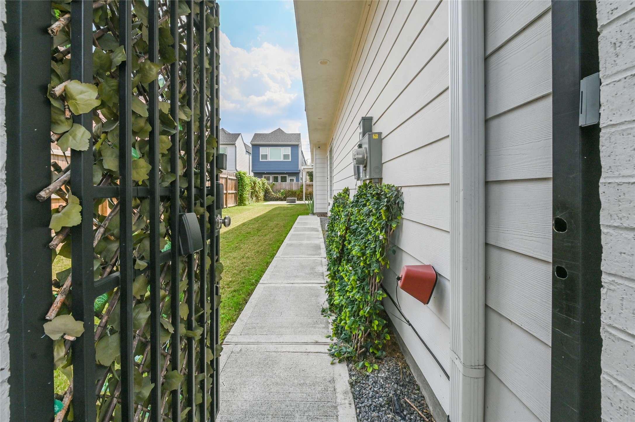 5233 Darling Street Houston, TX 77007 - Photo 3 of 34 a bunch of flowers in front of a window