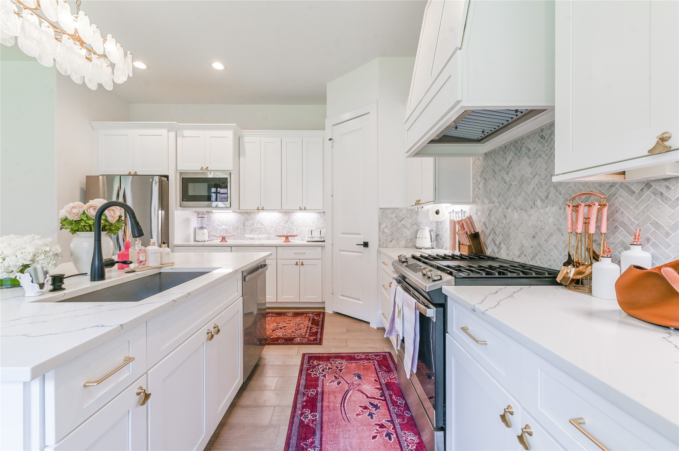 5233 Darling Street Houston, TX 77007 - Photo 5 of 34 a kitchen with stainless steel appliances a sink stove and cabinets