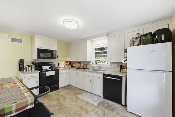 $325,000 | 33 Maple Terrace, West Springfield, MA 01089
