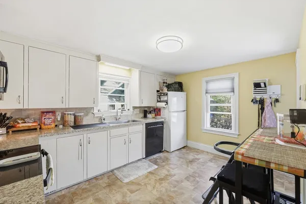 $325,000 | 33 Maple Terrace, West Springfield, MA 01089