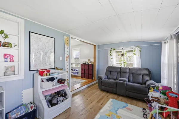 $325,000 | 33 Maple Terrace, West Springfield, MA 01089