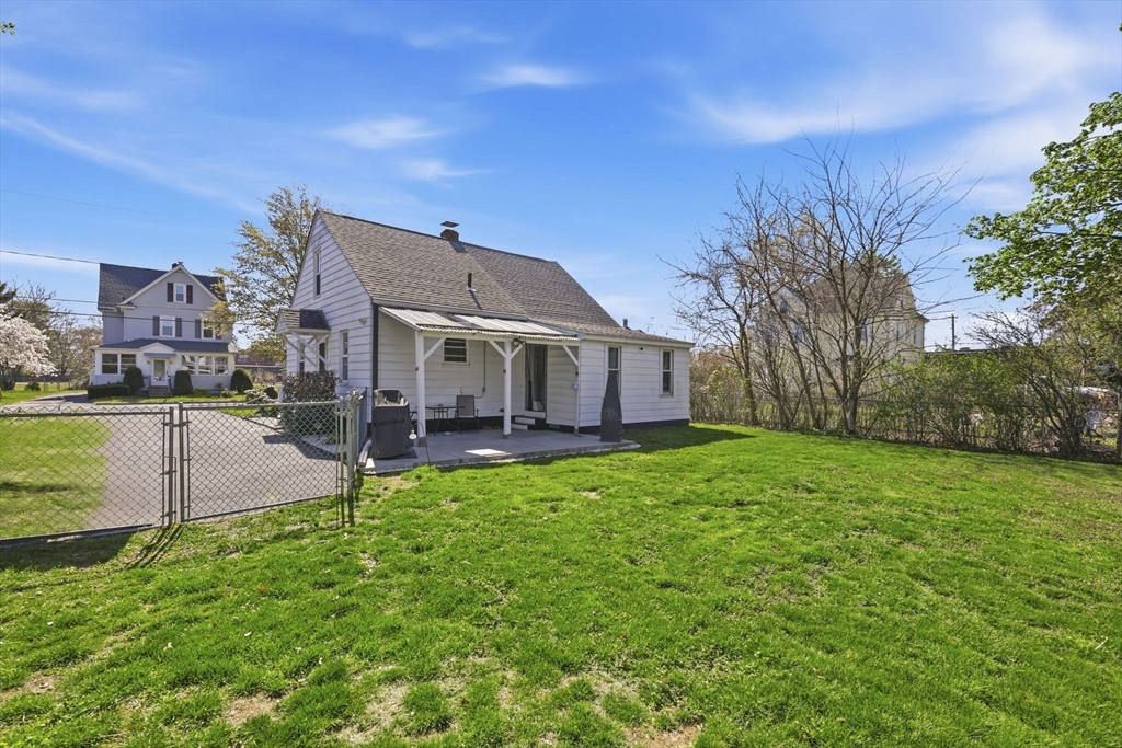 33 Maple Terrace West Springfield, MA 01089 - Photo 4 of 39