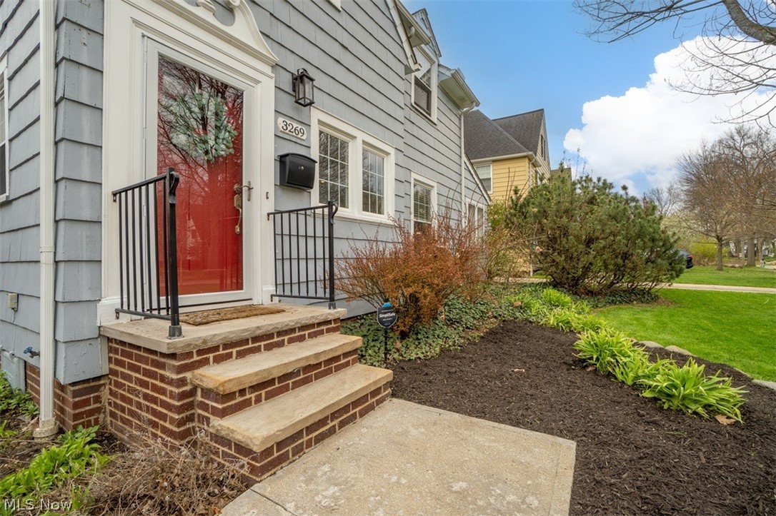 3269 Kenmore Road Shaker Heights, OH 44122 - Photo 4 of 29