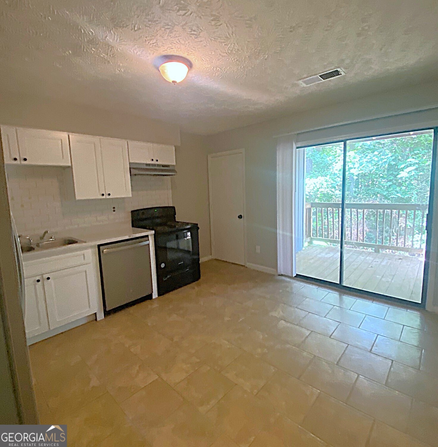 100 Spring Court Fairburn, GA 30213 - Photo 5 of 16