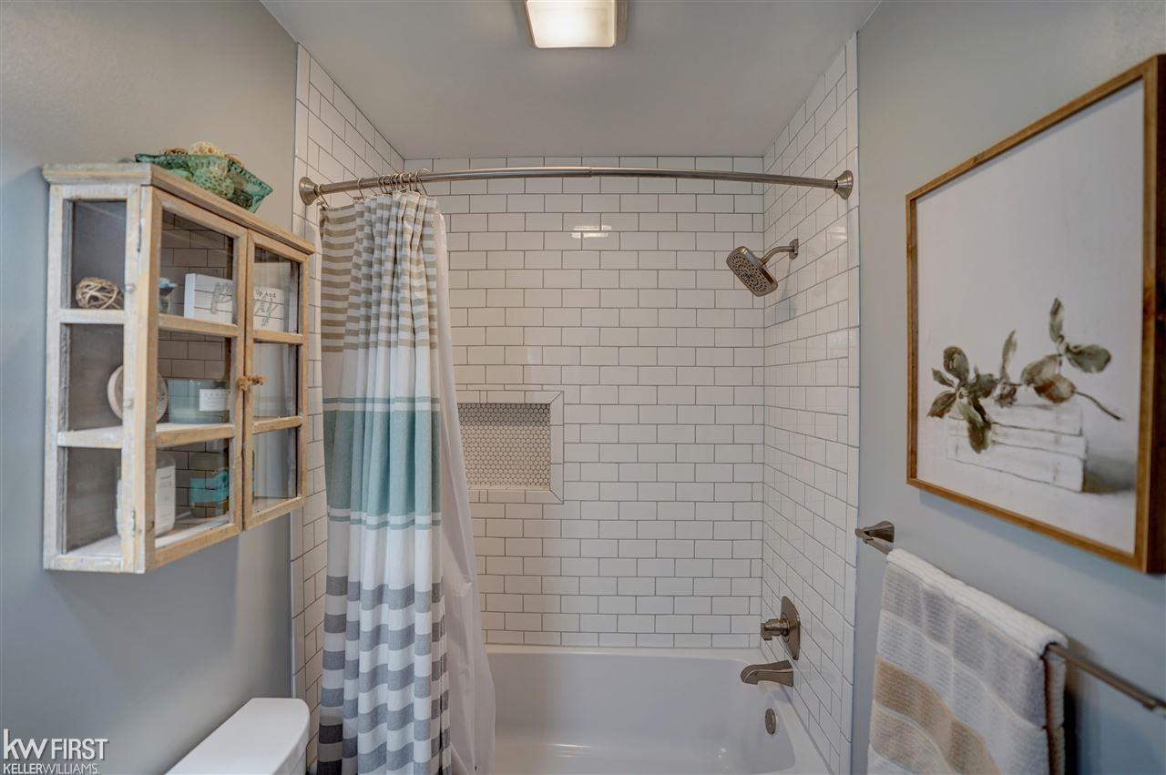 4280 North Henderson Road Davison, MI 48423 - Photo 49 of 59