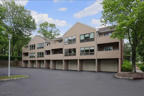 $2,900 | 4 Sunrise Drive, Gillette, NJ 07933