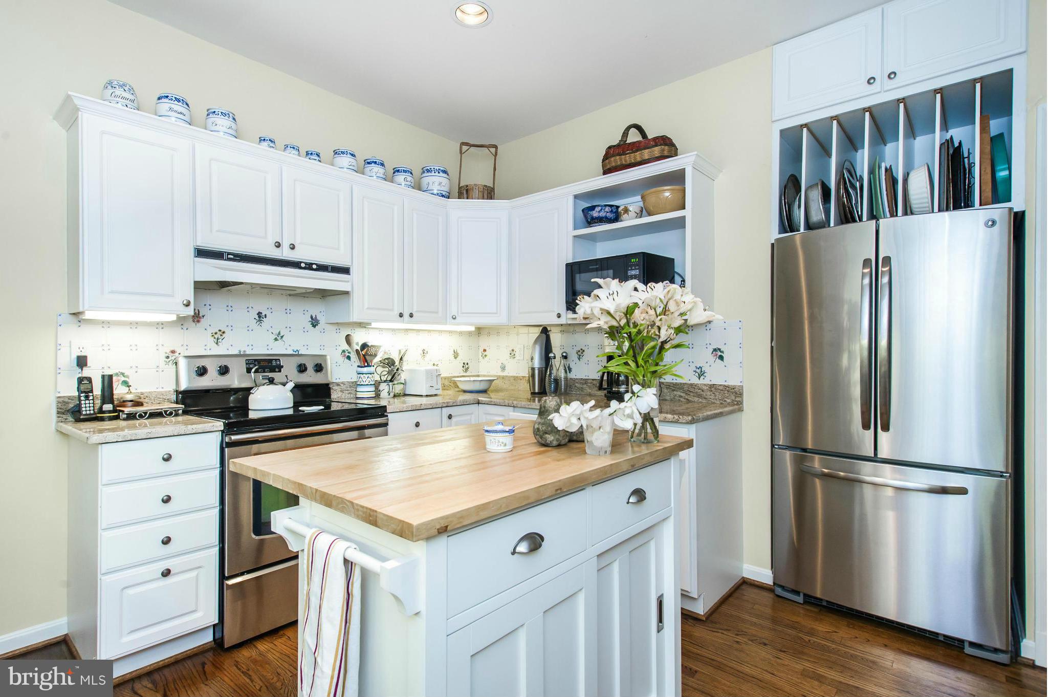 1724 Killington Road, Unit 29 Baltimore, MD 21204 - Photo 7 of 30 Kitchen w/ stainless appliances