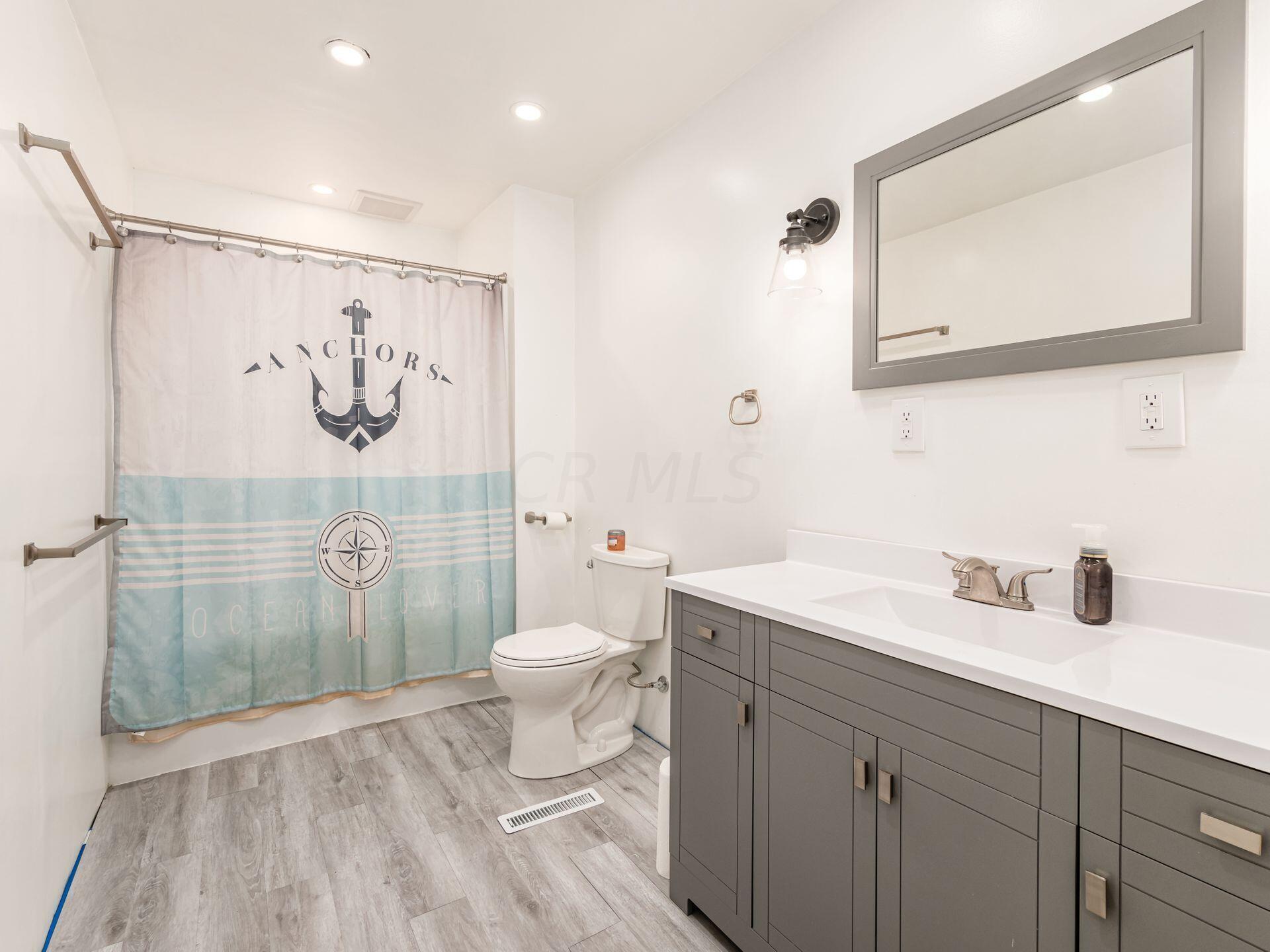 1590 Brown Road Columbus, OH 43223 - Photo 6 of 27 Main Bathroom