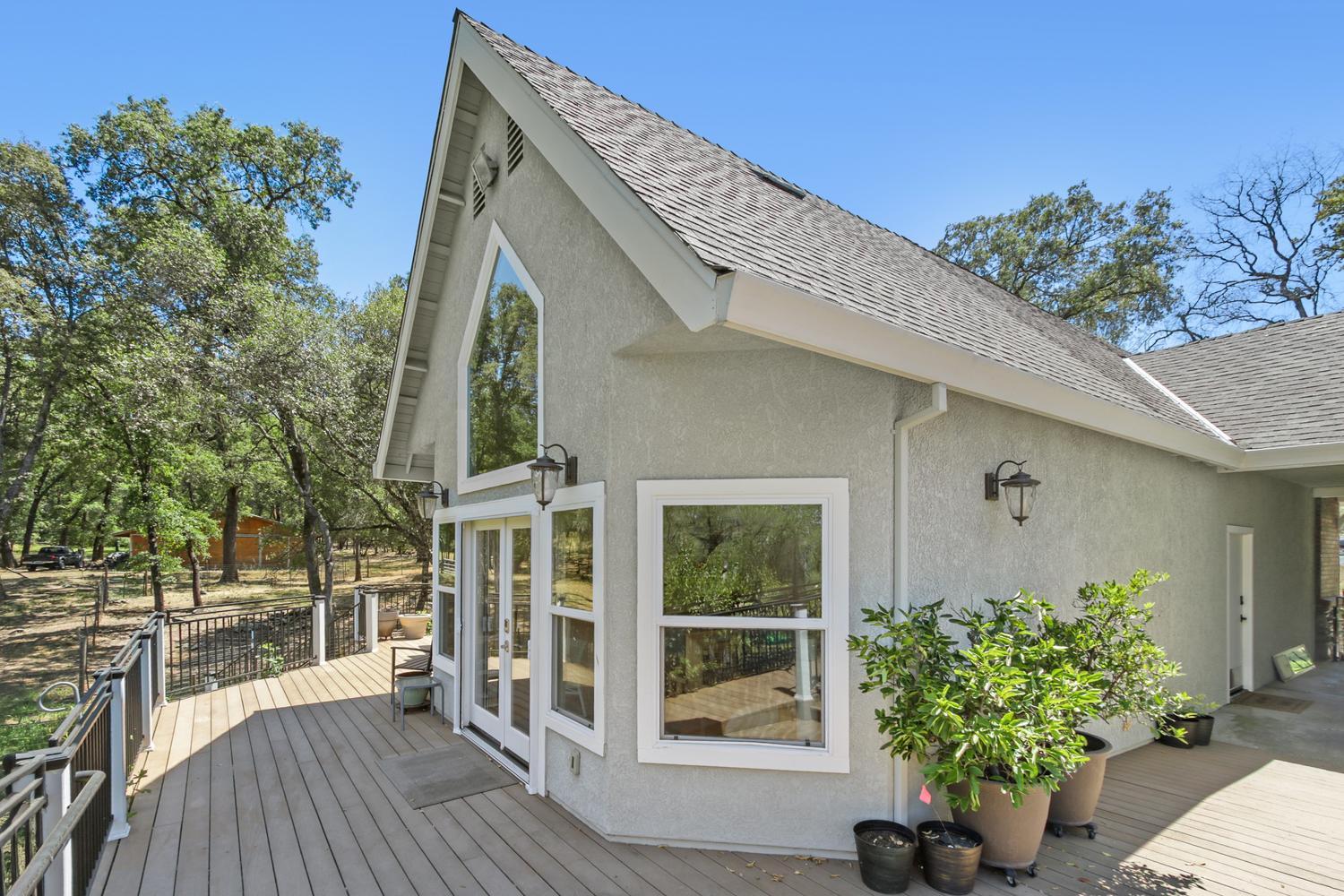 4294 Creekhaven Road Auburn, CA 95602 - Photo 49 of 73 Exterior of Art Studio.