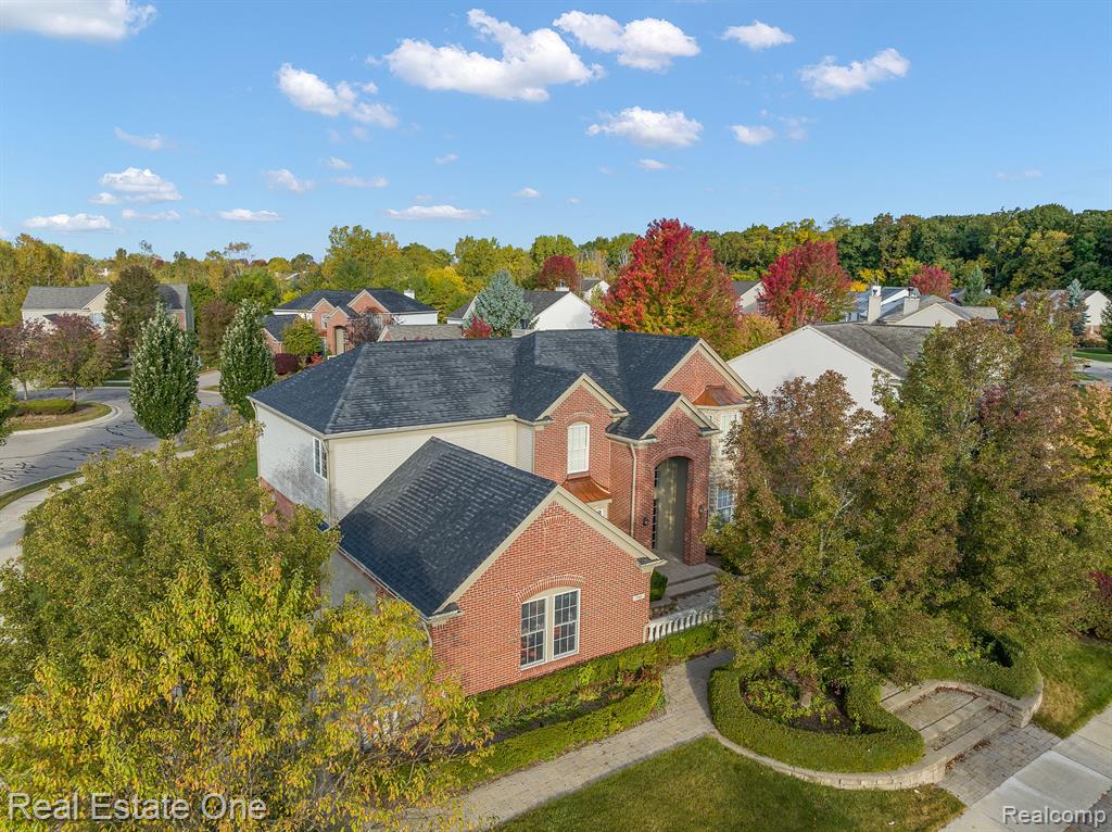 584 Bedlington Drive Rochester Hills, MI 48307 - Photo 1 of 34