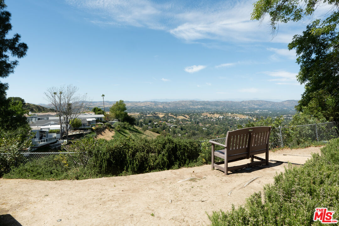 1183 Aztec Topanga, CA 90290 - Photo 13 of 68