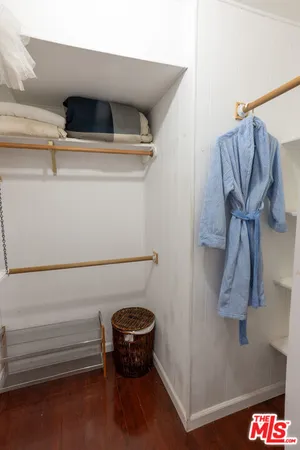 a en suite bathroom with a sink and a mirror