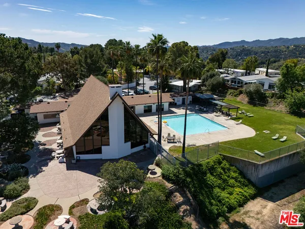 a view of entryway with workspace