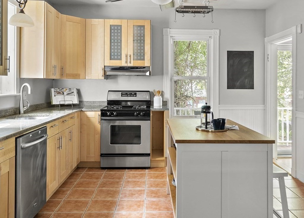 38 Lexington Avenue, Unit 1 Somerville, MA 02144 - Photo 3 of 12