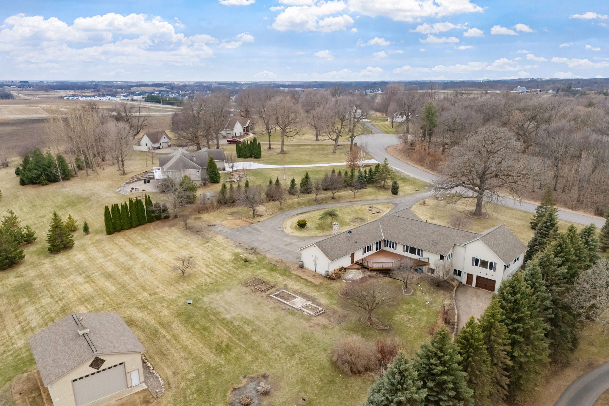 9675 Summit Place Chaska, MN 55318 - Photo 4 of 57