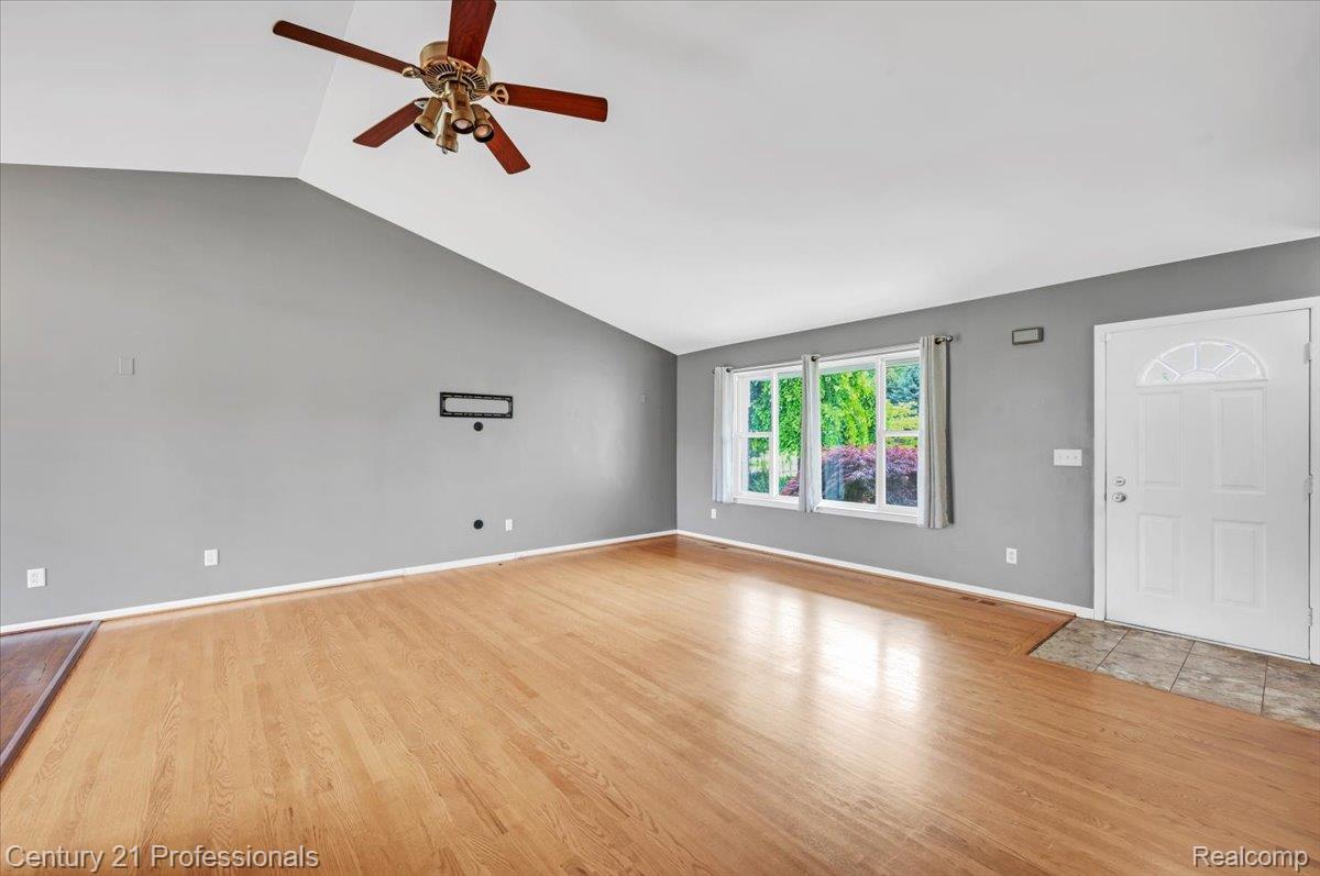 53611 County Line Road New Baltimore, MI 48047 - Photo 13 of 29 13-DSC_3000.jpg