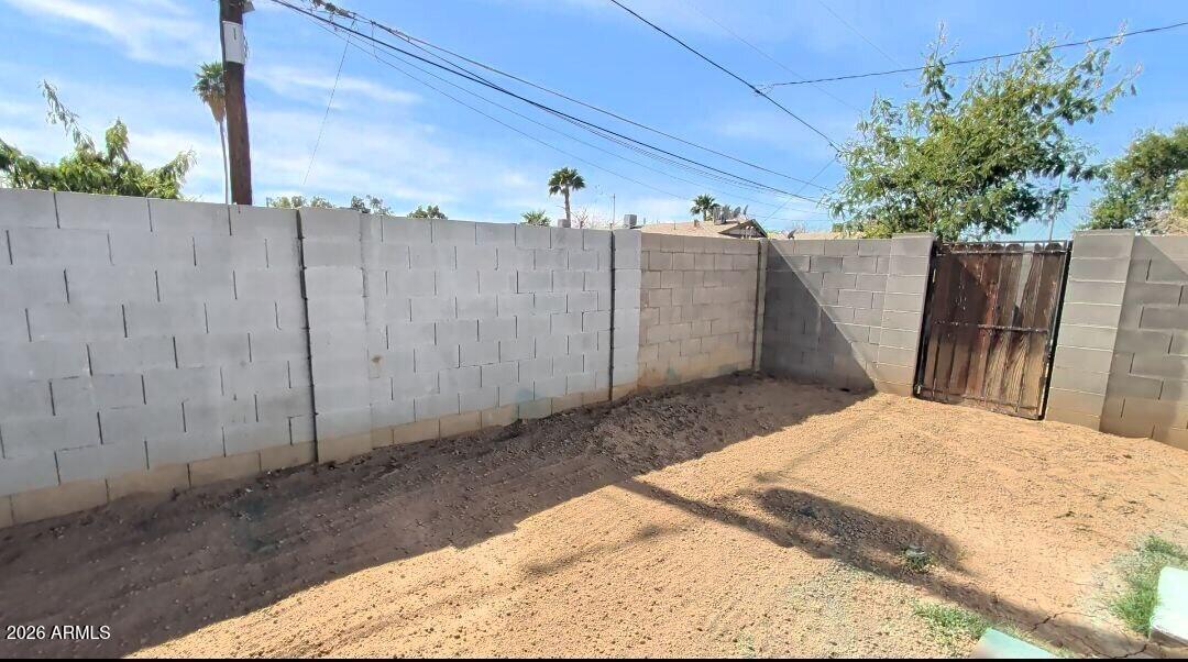 9602 North 18th Avenue Phoenix, AZ 85021 - Photo 15 of 18 a view of a backyard