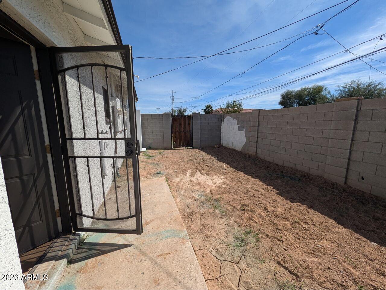 9602 North 18th Avenue Phoenix, AZ 85021 - Photo 7 of 18 a view of a backyard of a house
