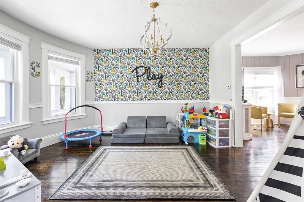 4 Bayberry Road Worcester, MA 01606 - Photo 5 of 31 a living room with furniture and breakfast area