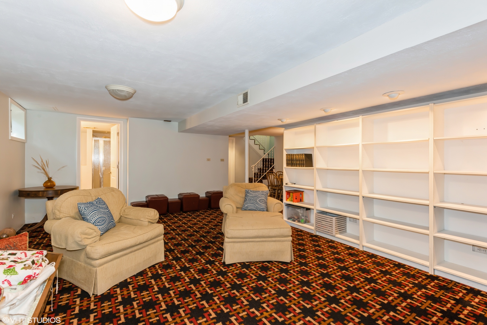 25W560 Piccadilly Road Wheaton, IL 60189 - Photo 23 of 33 a living room with furniture and a window