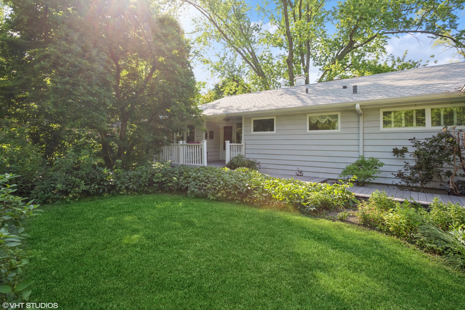 25W560 Piccadilly Road Wheaton, IL 60189 - Photo 4 of 33 a front view of a house with a garden