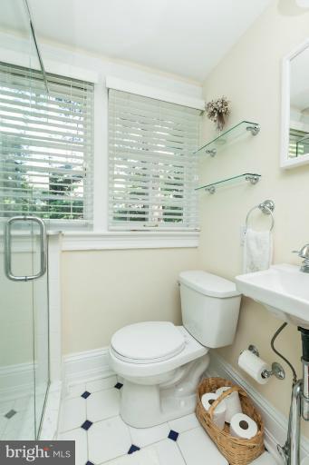 7 Elmhurst Road Baltimore, MD 21210 - Photo 2 of 30 Bath