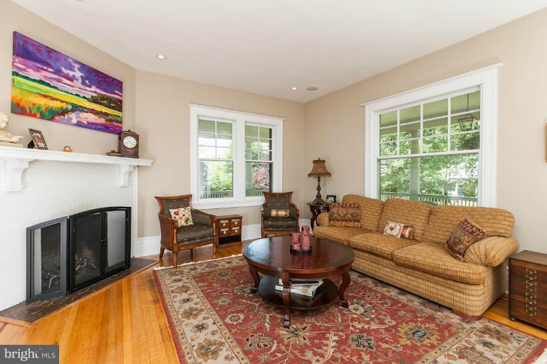 7 Elmhurst Road Baltimore, MD 21210 - Photo 21 of 30 Living Room