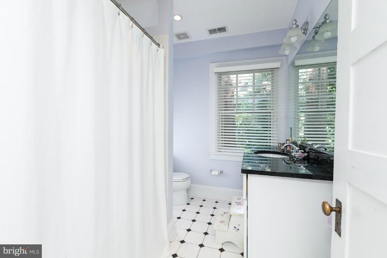 7 Elmhurst Road Baltimore, MD 21210 - Photo 23 of 30 Bath