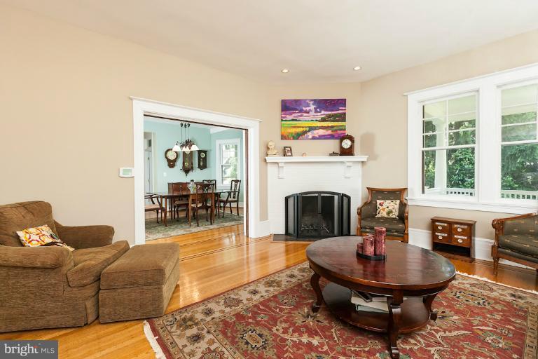 7 Elmhurst Road Baltimore, MD 21210 - Photo 7 of 30 Living Room