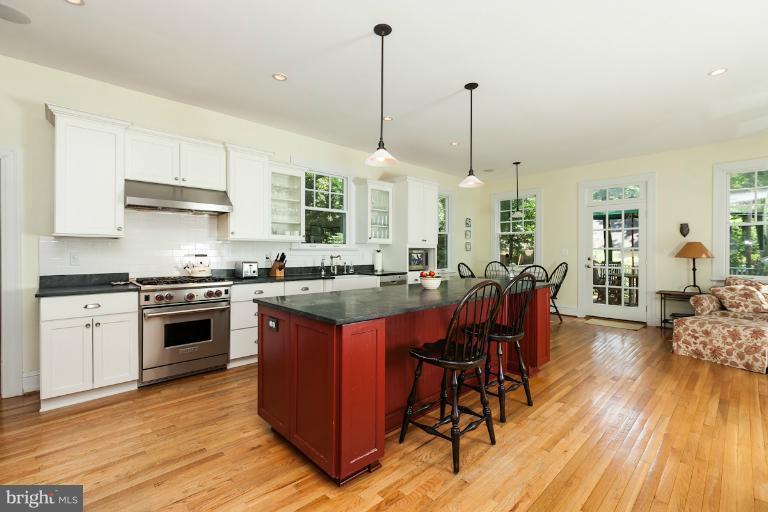 7 Elmhurst Road Baltimore, MD 21210 - Photo 8 of 30 Kitchen