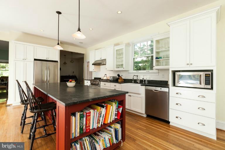 7 Elmhurst Road Baltimore, MD 21210 - Photo 10 of 30 Kitchen