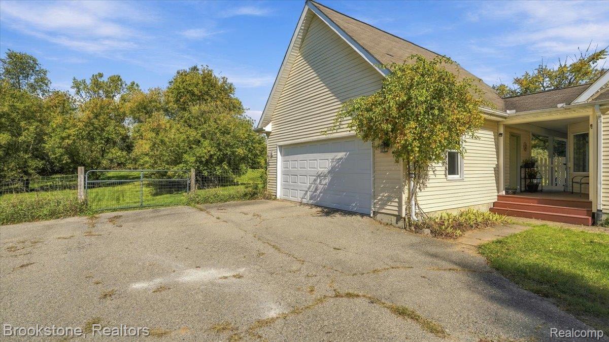 8208 Rattalee Lake Road Clarkston, MI 48348 - Photo 38 of 50 48-8208_Rattalee_Lake_Road_Village_of_Clarkston_04309.jpg