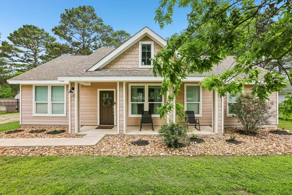 $374,900 | 112 Twin Lakes Lane, Bastrop, TX 78602