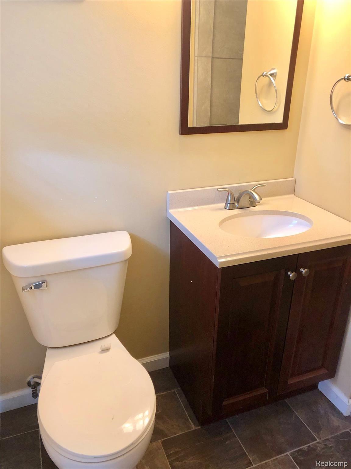 2095 Covert Road Burton, MI 48509 - Photo 16 of 38 Master bathroom