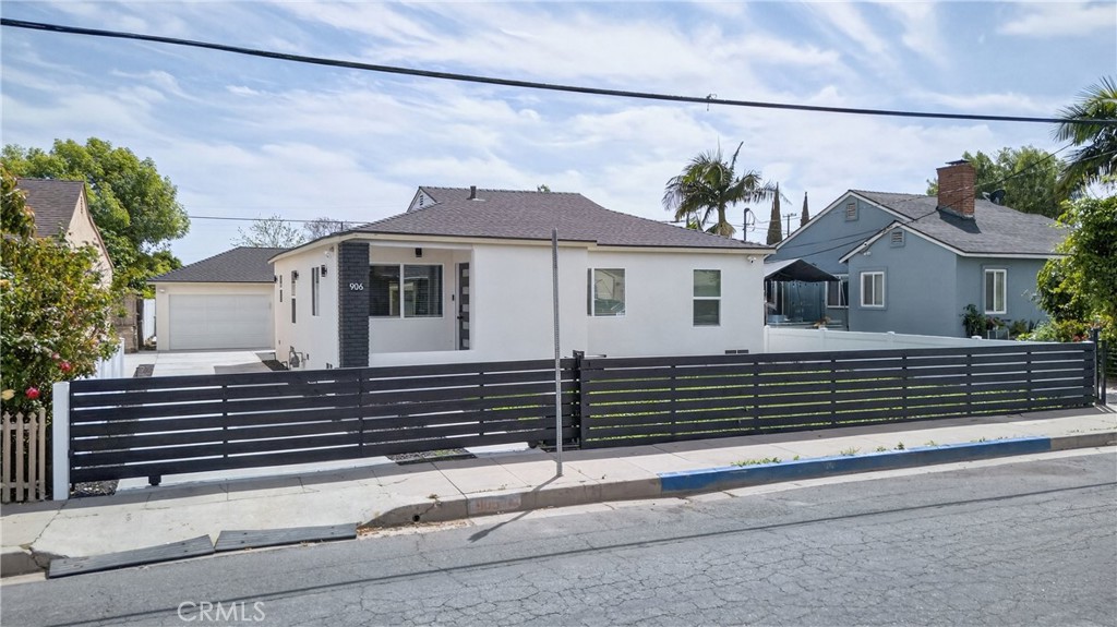 906 West Poplar Street Compton, CA 90220 - Photo 3 of 36