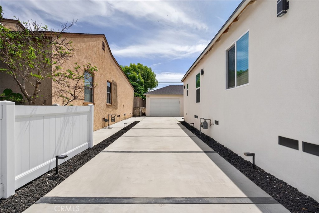 906 West Poplar Street Compton, CA 90220 - Photo 5 of 36